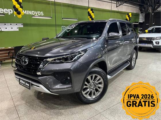 TOYOTA HILUX SW4 2.8 D-4D TURBO DIESEL SRX 7L 4X4 AUTOMÁTICO TOYOTA HILUX SW4 2.8 D-4D TURBO DIESEL SRX 7L 4X4 AUTOMÁTICO
